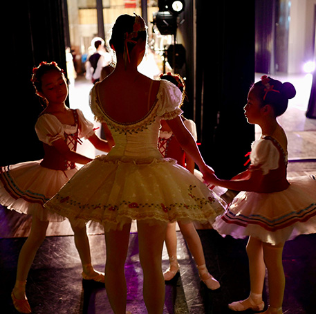 ballerinas before a show